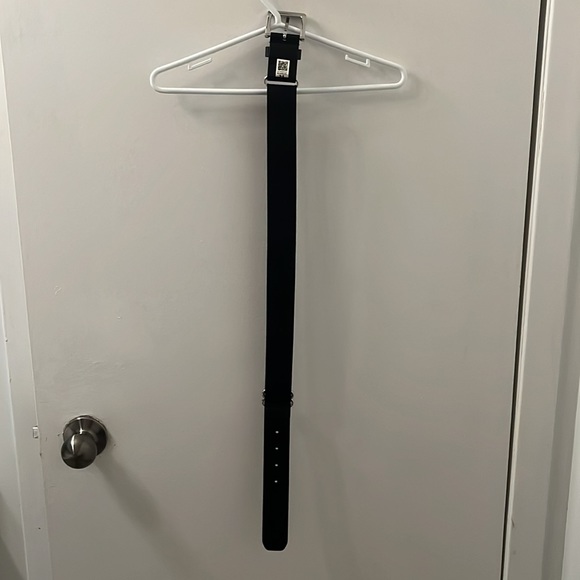 🔥🔥🔥Under Armour adjustable belt 🔥🔥🔥 - Picture 4 of 8